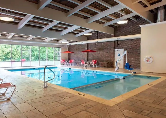 White River Inn & Suites