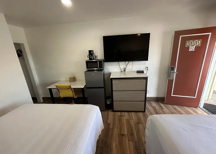 Town And Country Inn