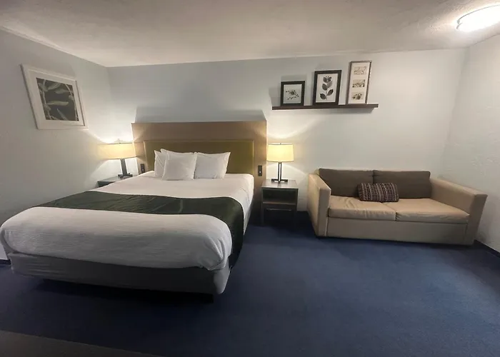Pictured Rocks Inn And Suites