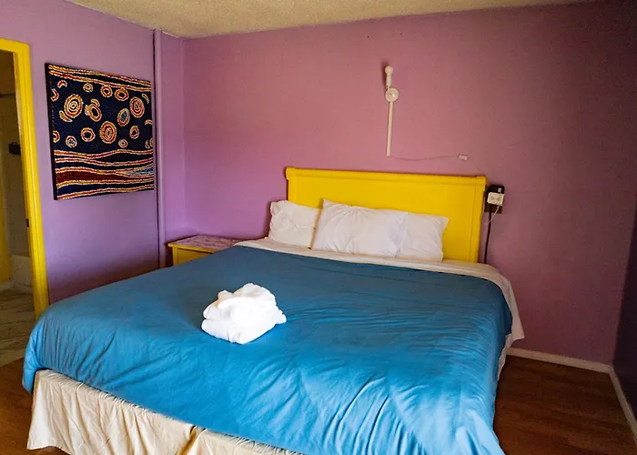 9 Palms Inn