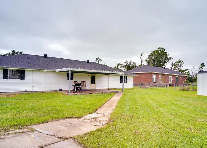Patio & Grill! Charming 'Lake Charles Landing Pad'