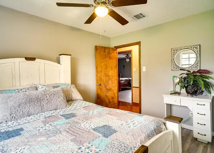 Patio & Grill! Charming 'Lake Charles Landing Pad'