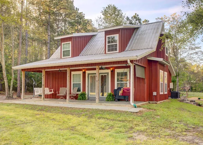 Georgia Farmhouse: Lake Access, Private Beach