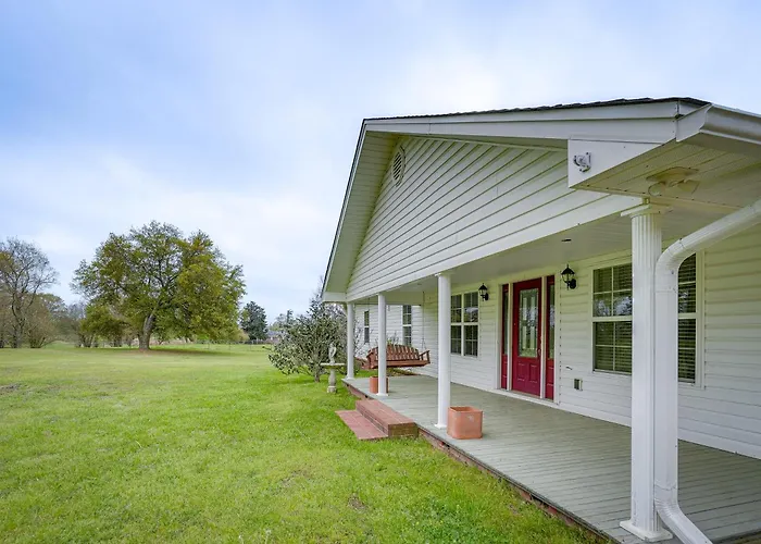 Quiet Marion Getaway With Fireplace!