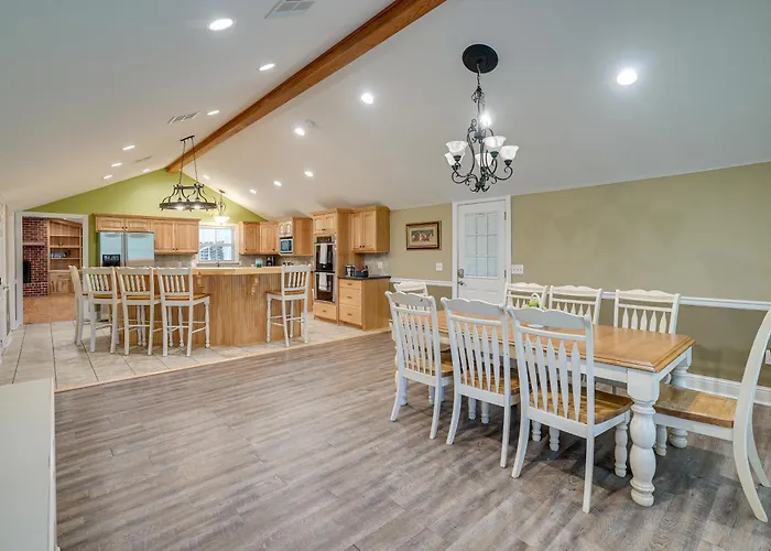 Quiet Marion Getaway With Fireplace!