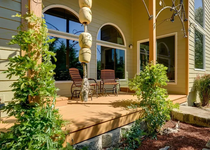 On Mckenzie River! Home W/ Scenic Sunroom