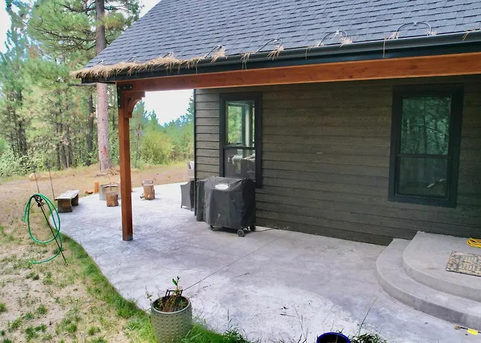 Camp 95 - Stunning Mountain Home - 4.5 Acres - Views - Hot Tub - Pet Friendly - Private