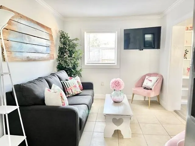 Flamingo Cottage 2 Bedroom