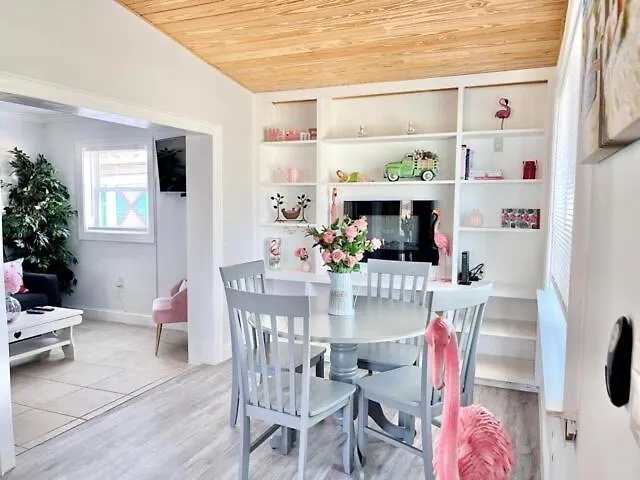 Flamingo Cottage 2 Bedroom