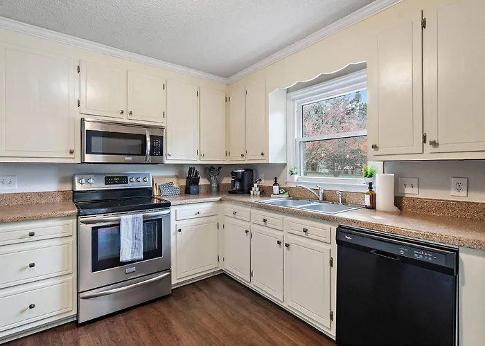 *New* Cozy / Near Mtsu / Getaway ~ Sleeps 8+