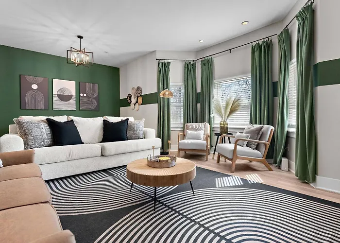 *New* Charm On Church ~ Cozy, Modern, Downtown Apt
