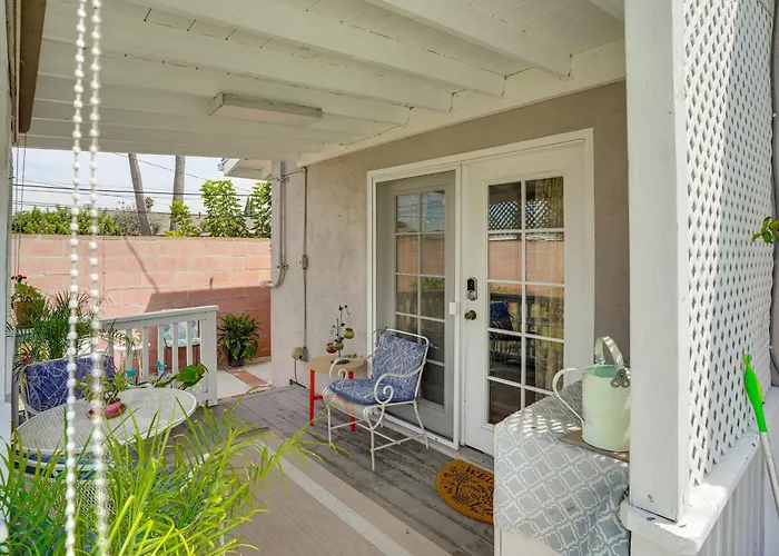 Cozy Couple'S Oasis W/ Pool: 3 Mi To Disneyland!