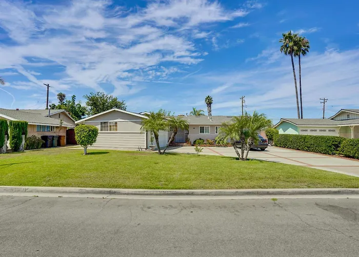 Cozy Couple'S Oasis W/ Pool: 3 Mi To Disneyland!