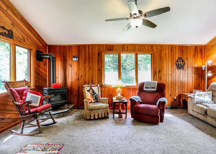 Wooded Retreat On 5 Acres: 6 Mi To Edinboro Lake!