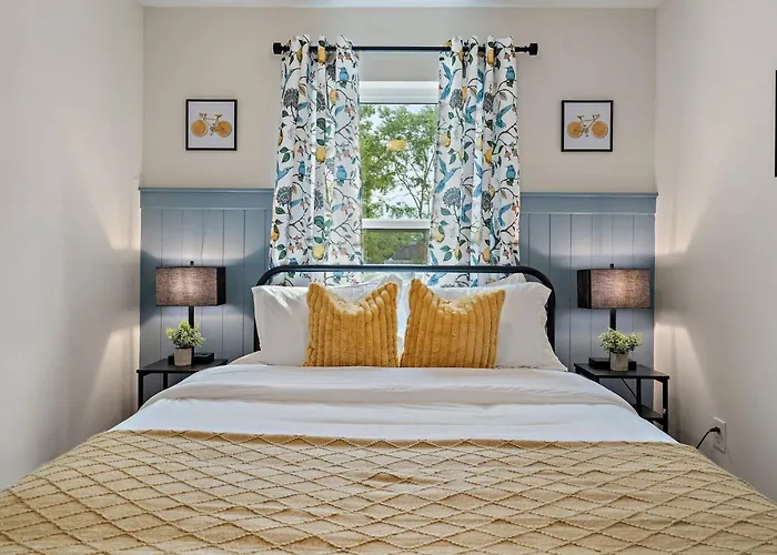 *New ~ Charming, Cozy Apt Dwtn Murfreesboro, Tn