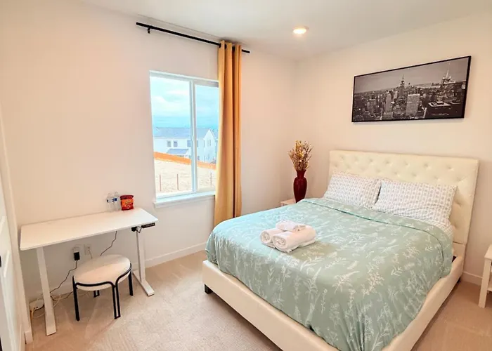 Cozy Retreat, Room 2, In Shared Home, Near Mt Rainier, Seattle, National Parks