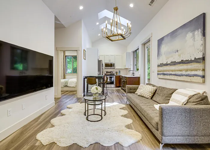 Wfh-Friendly Gem W/ Creek: 4 Mi To Sammamish Trail