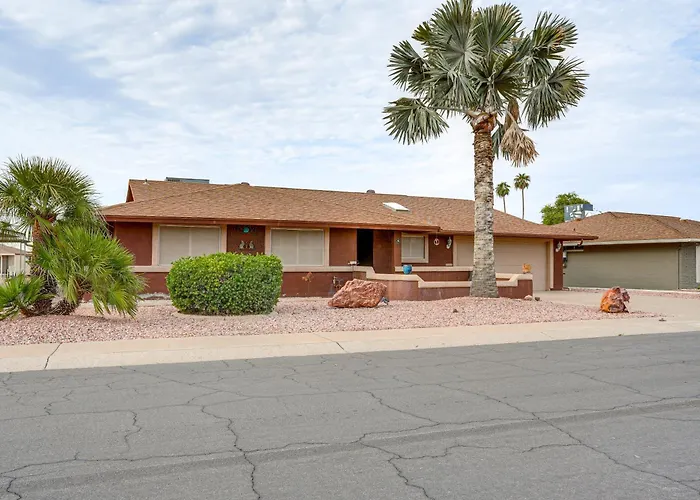 Close To Golf: Sun City Escape W/ Furnished Porch!