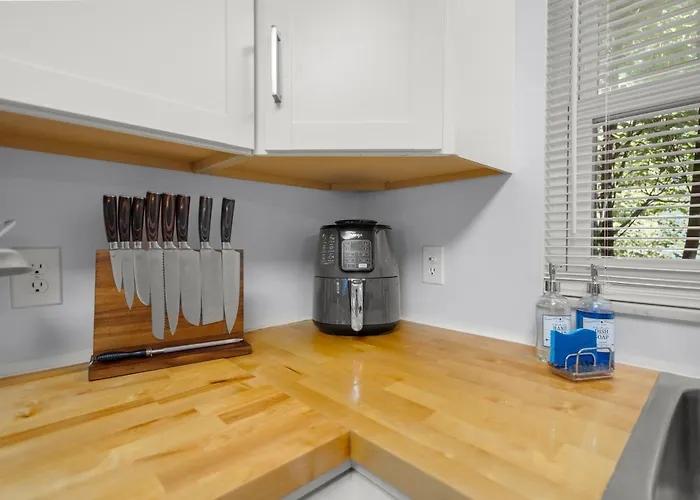 Cozy 4Br King Suite Home By Wec & Downtown!