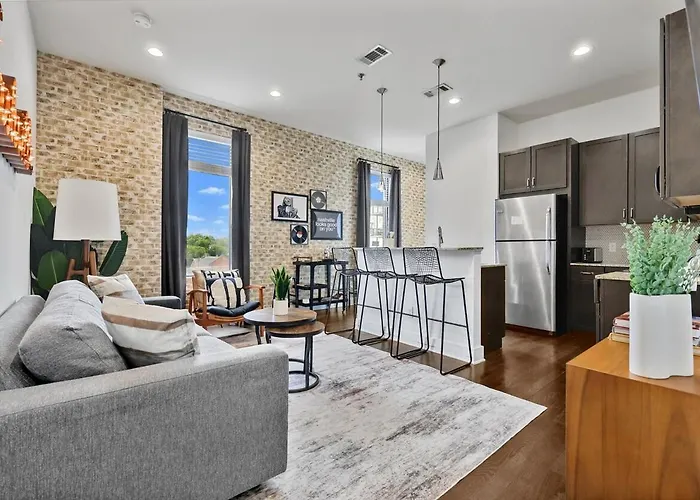 Stylish Midtown Condo Near Vanderbilt & Parthenon