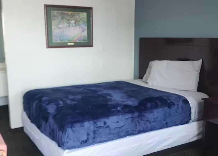 Queen Bed Hotel Room 115