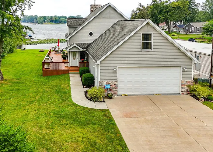 Garage Game Room, Bar: Coldwater Lake House!