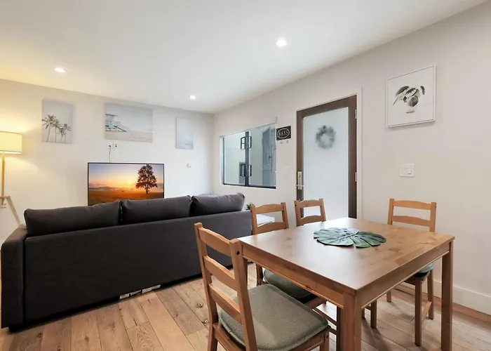 Feel At Home At A One Bedroom Apt 1 Block From The Beach