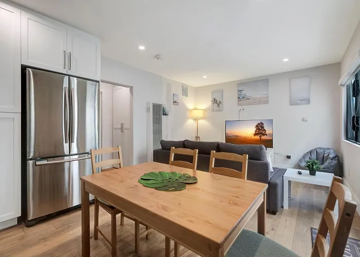 Feel At Home At A One Bedroom Apt 1 Block From The Beach