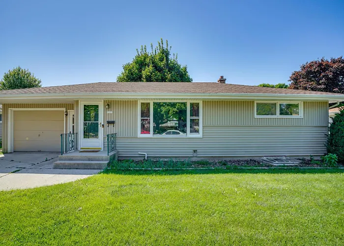 Large Backyard, Walk To Hospital: Sheboygan Abode!