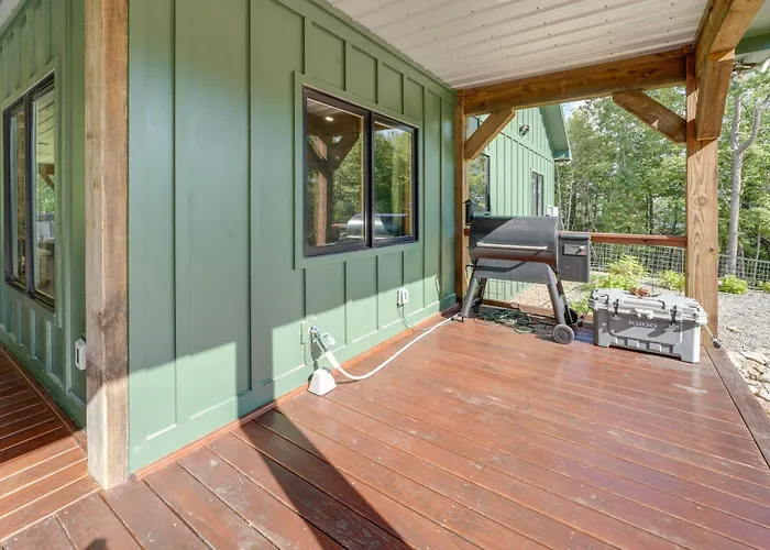 Hot Tub, Trail Access & 400 Acres On Lavender Mtn!
