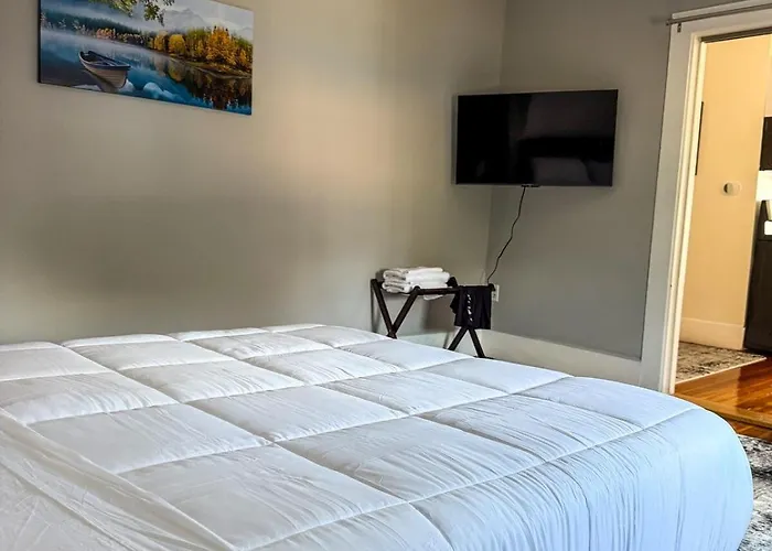 Stylish Stay By Beach And Shops