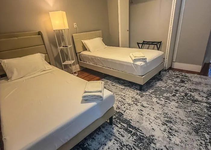 Stylish Stay By Beach And Shops