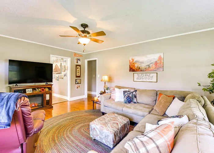 8 Mi To Clemson: Peaceful Family Home W/ Yard