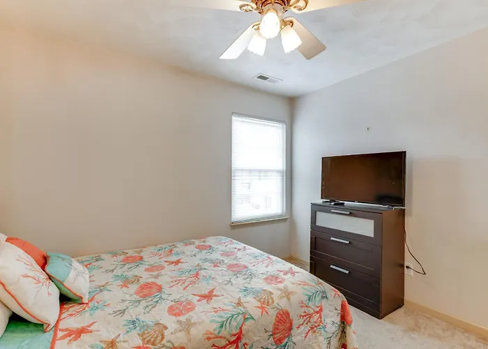 Walk To East Beach: Apt W/ Outdoor Space