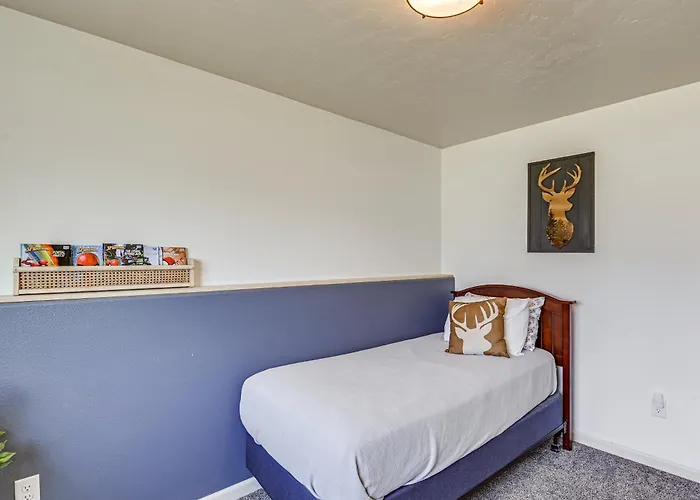 Walk To Downtown: Family-Friendly Cody Home!
