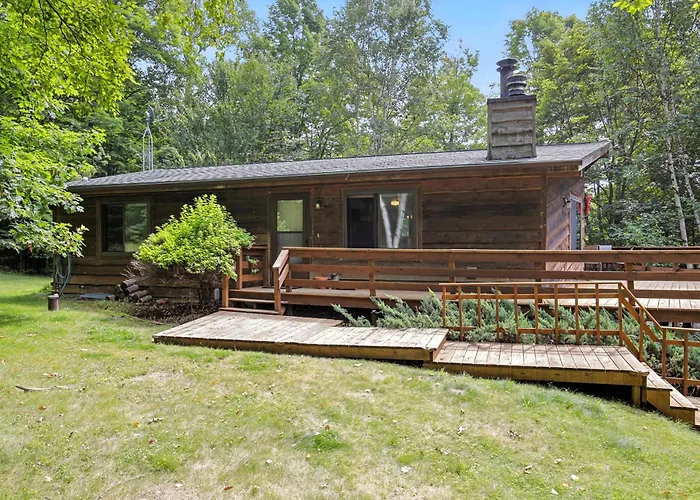 The Treehouse Lakes & Trails Cabin Cabin