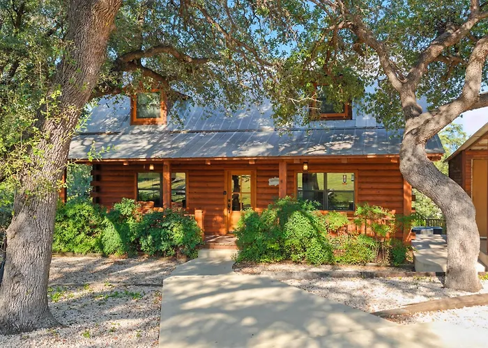 Frio Rivers Edge In The Heart Of Hill Country