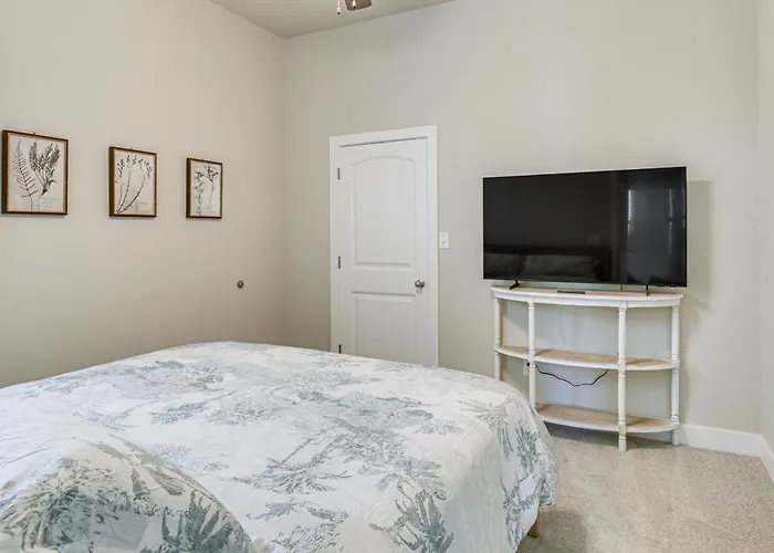 8 Mi To Texas Tech: Spacious Lubbock Home