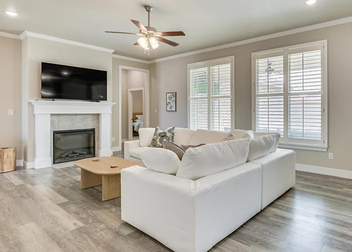 8 Mi To Texas Tech: Spacious Lubbock Home