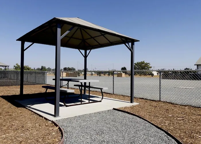 Sequoia Living Pet Friendly With Fenced Yard
