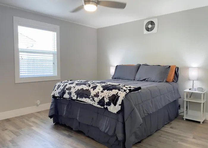 Sequoia Living Pet Friendly With Fenced Yard