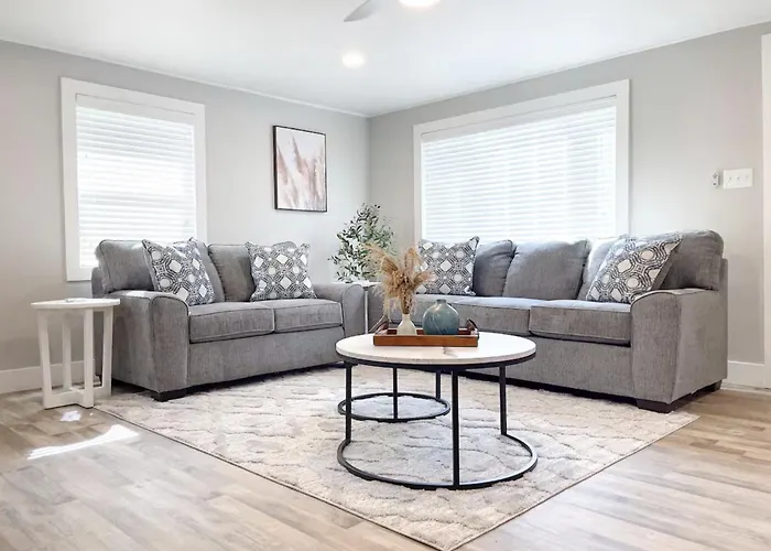 Sequoia Living Pet Friendly With Fenced Yard