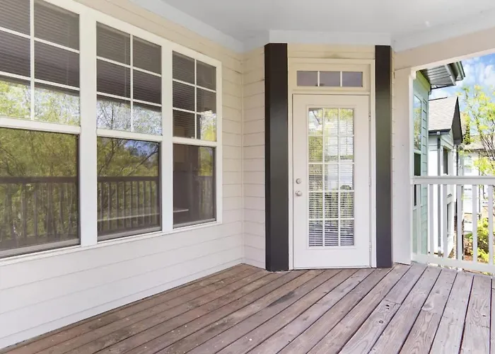 2Br King Bed Balcony Cary Crossroads