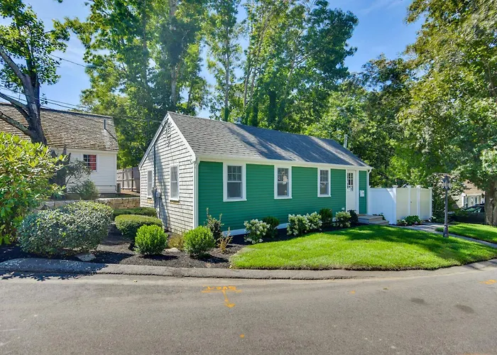 Osterville Gem Steps To Main St! Relax Fireside