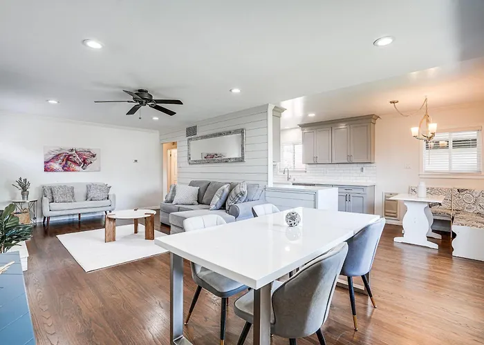 Private Zen Garden + Fireplace: Chic Hayward Oasis