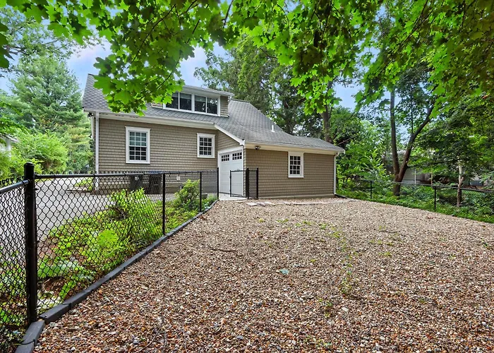 Charming Manville Heights Cottage Retreat Home