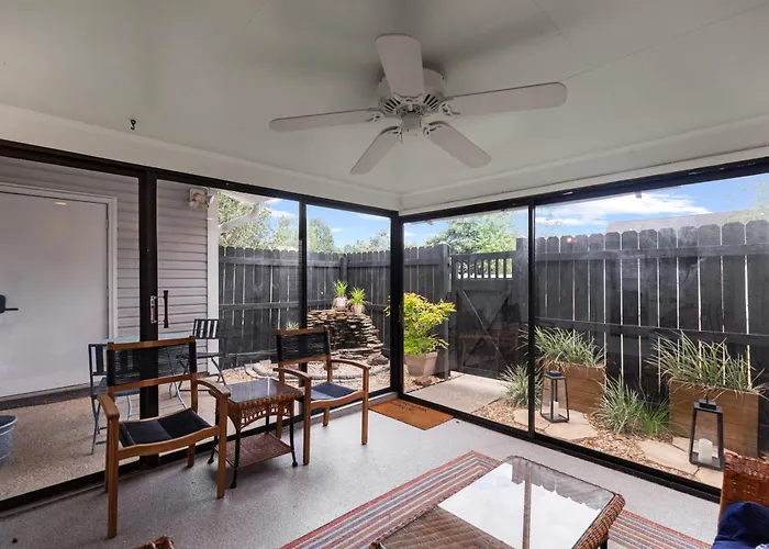 Newly Renovated, Dog Friendly, Stocked Kitchen