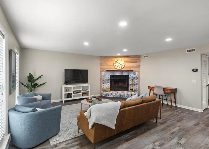 Newly Renovated, Dog Friendly, Stocked Kitchen
