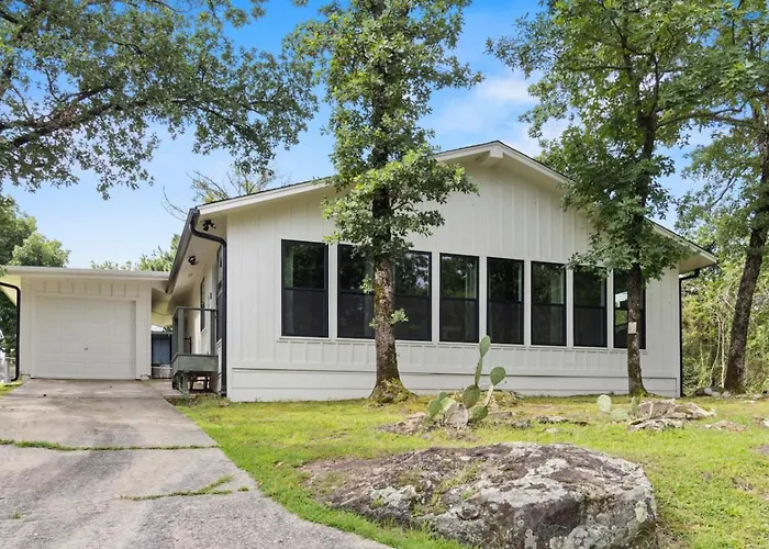 Casa Verde, Updated Home With 3 Beds, 1.5 Baths, Sleeps 6
