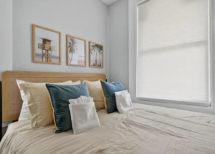 Unit 8 Charming Hideaway Cottage Pensacola
